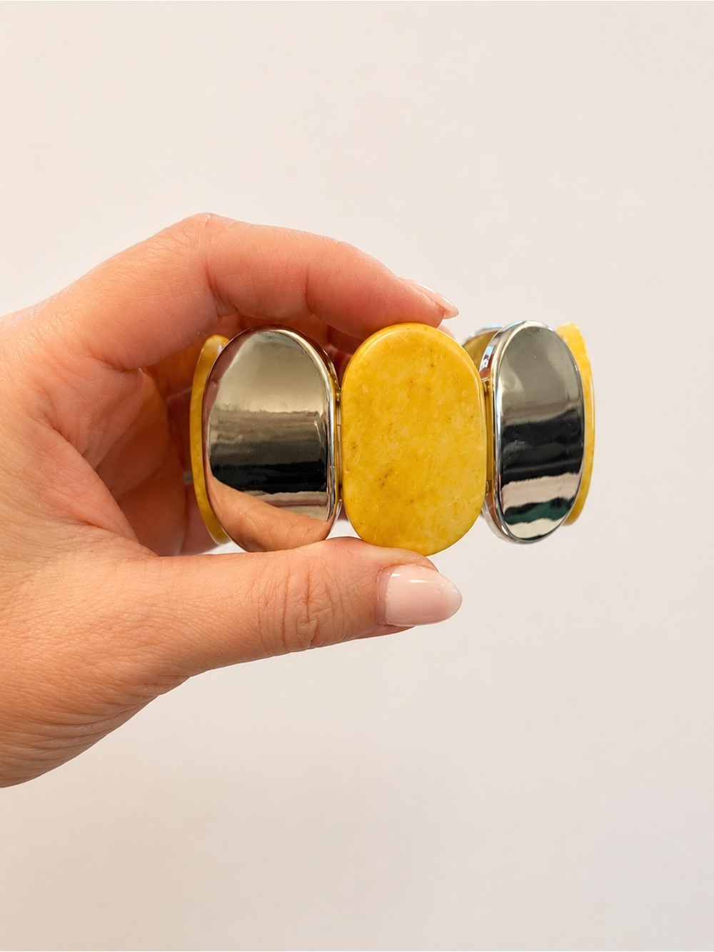 Yellow Acrylic & Mirrored Stretch Bracelet Modern Statement Fashion Jewelry - Picture 4 of 5